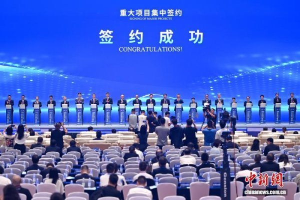 翼牛网 2025世界智能产业博览会签约项目超2000亿元